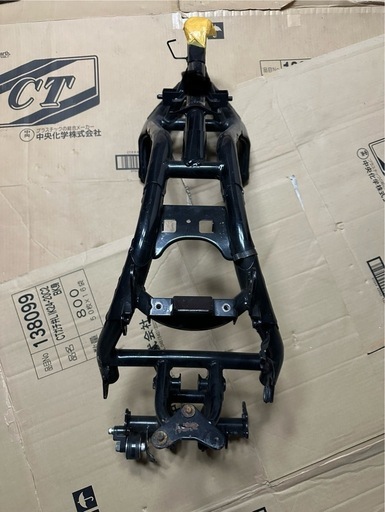 Kawasaki GPz900R A11 フレーム