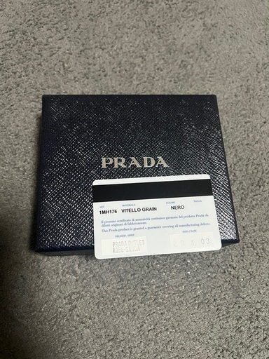 PRADA プラダ　三つ折り財布