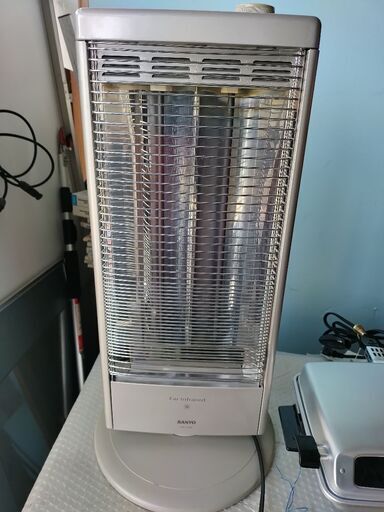 SANYO　遠赤外線ストーブ　ファンヒーター　暖房