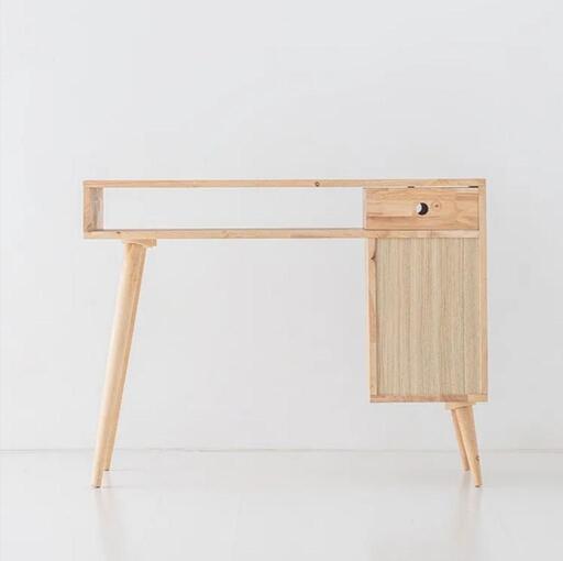 松本民芸家具のミズメザクラ無垢材を使用した#33A型 ライティング