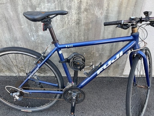 1060 【シーズン終わり20％OFF】自転車 クロスバイク 7段切替 ライト 