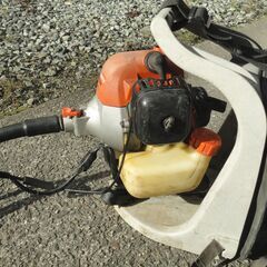 背負い式　草刈り機①