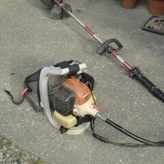 背負い式　草刈り機②