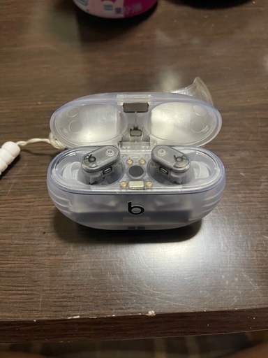 Beats Studio Buds+」、スケルトン採用で5月発売か--米アマゾンが一時 