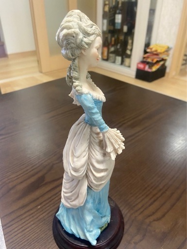 コールポート（coalport）マリーアントワネットの陶磁器人形（フィギュ