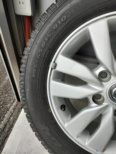 セレナC26純正ホイール&スタッドレスタイヤ ホイールナット付き 
