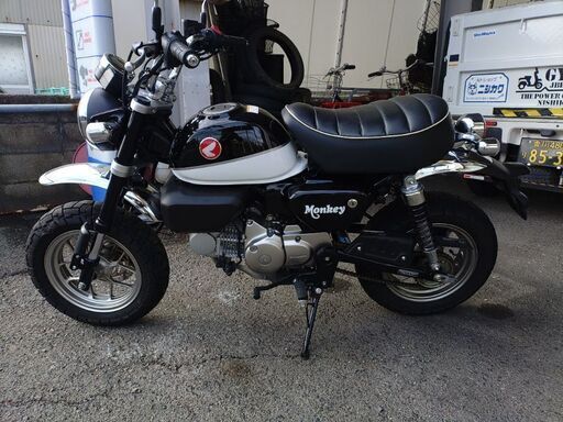 ホンダモンキー125cc中古車5,000キロ入荷ブラック