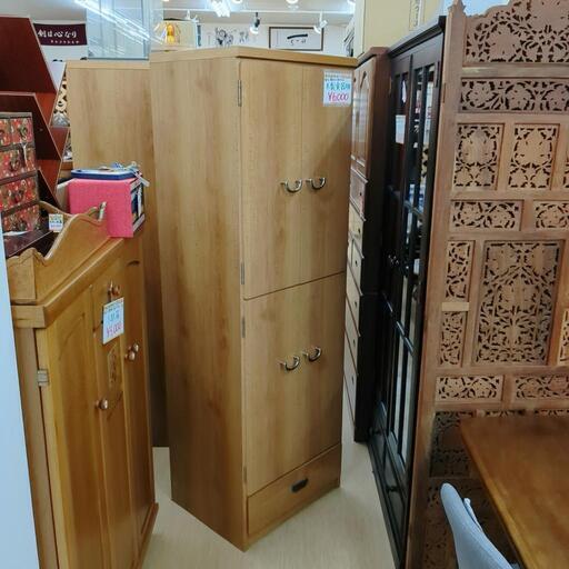 木製　収納棚☆観音開き☆側面にキズあり、木製【浜村鹿野温泉ICから3分 買取本舗 宮本リサイクル 営業時間9～19時 定休日水曜のみ←連絡できませんm(_ _)m】 木製食器棚☆観音開き☆側面にキズあり、木製【浜村鹿野温泉ICから