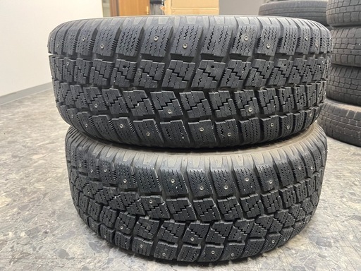 スパイクタイヤ 215/55R16 スパイクタイヤ 215/55R16
