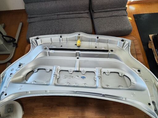 VOXYのボンネット 80ヴォクシー M'z SPEED ボンネットフードモール