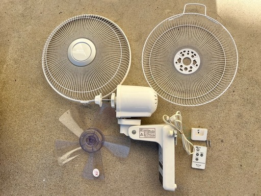 TOSHIBA壁掛け扇風機・リモコン付き