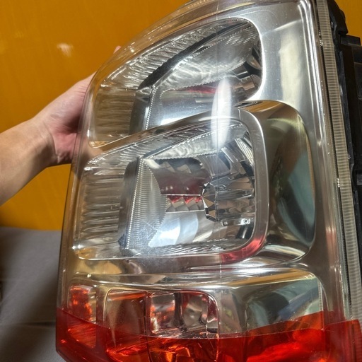 車 エブリイABA-DA17W 右ヘッドライト