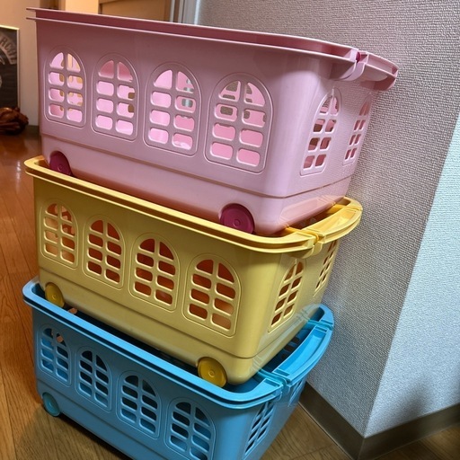 便利なキャスター付き3段ボックス
