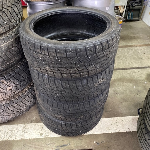 只今交渉中」2019年製 235/40R18 スタッドレスタイヤ