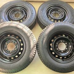 200系ハイエース純正ホイールタイヤ1シーズン使用まだまだ溝