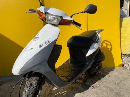 セル始動‼️人気の白⭐️レッツ2  SUZUKI⭐️2stモデルと速い‼️バッテリー新品⭐️原付　スクーター　50cc