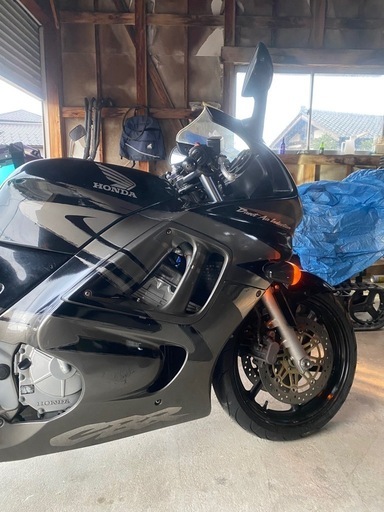 ホンダ CBR600F \n