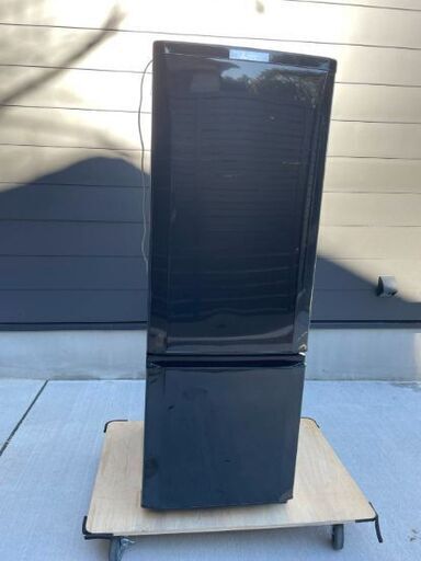 ☆中古冷蔵庫 黒 小型 一人暮らし☆ 977 レトロ 冷蔵庫 黒 人気
