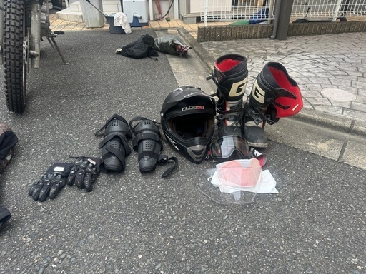 オフロード　林道　ヘルメット　ゴーグル　装備　安全　防具　ガエルネブーツ