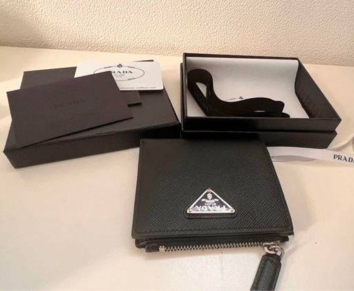 箱付き PRADA プラダ サフィアーノ トライアングル 2ML049 折財布