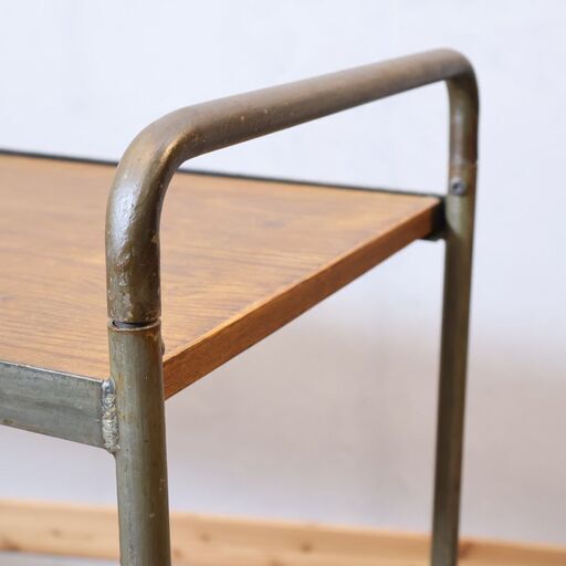 a. depeche(アデペシュ)のソコフ(socph)シェルフィングワゴン。メンズ