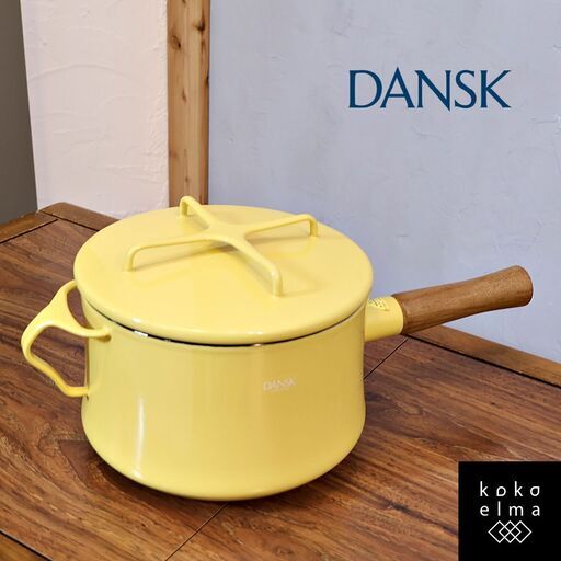 DANSK(ダンスク)社のコベンスタイル 片手鍋です。ホーローウェアとハンドルのチーク材の組み合わせが北欧テイストを演出してくれます♪蓋は鍋敷きとしても使えるので機能面も抜群です。希少な廃番