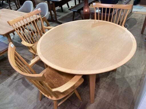 【愛品館 市原店】旭川家具｜リキウィンザーアームチェア｜円卓ダイニング4点セット