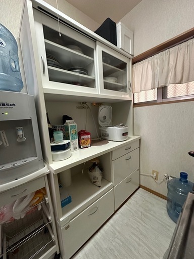 お部屋に合わせやいシンプルなデザインの食器棚 No.1800｜食器棚