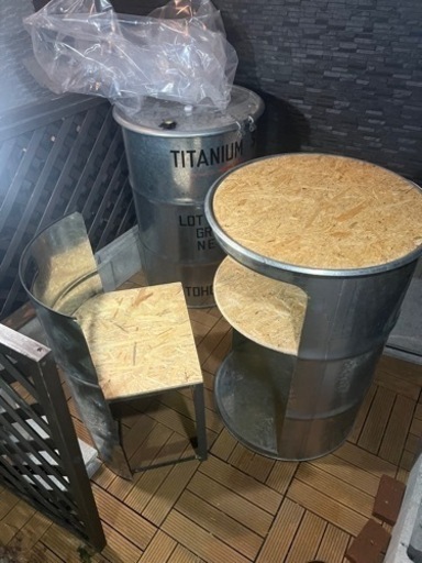 セール中！ドラム缶テーブルとイス