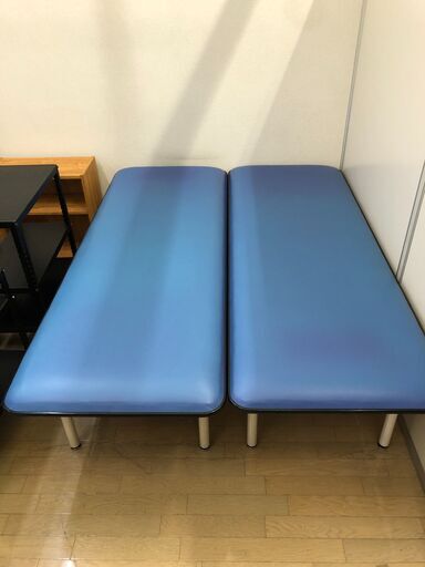 診察台 治療ベッド　施術台　青色　パラマウントベッド製