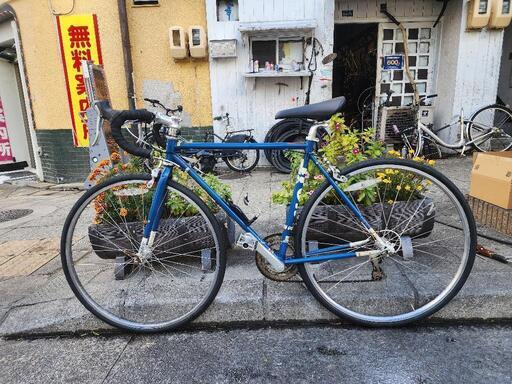 ロードバイク700x28cタイヤ新品3x7変速サドル新品青配達可能  