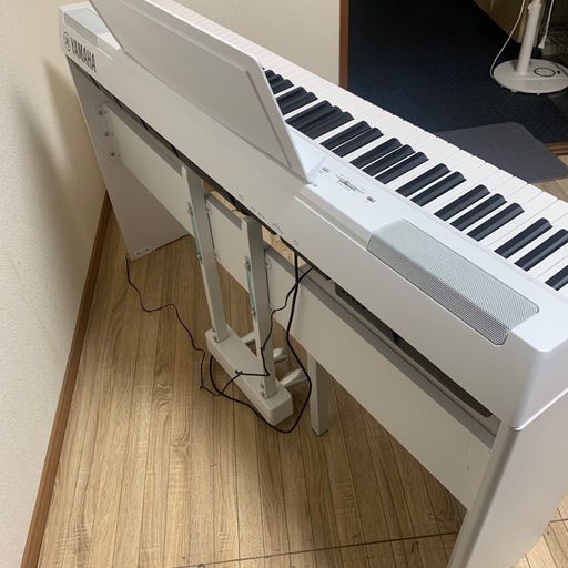 YAMAHA P125 電子ピアノ【本体+スタンド+ペダル】（2021年製） YAMAHA 電子ピアノ P-125 2021年製 オプションのペダルとスタンド