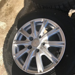 取引中。スタッドレスタイヤ4本。185/60R15。2021年製。シエンタ  