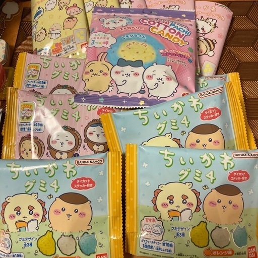 【新品、未開封品】ちいかわベーカリー 店舗限定商品 クッキー缶2種類 ちいかわベーカリー 店舗限定 クッキー缶（転んだ） おまけ付き