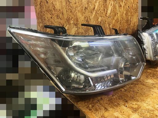 デリカD5純正ヘッドライト左右セット デリカD5純正ヘッドライト左右セット デリカD5純正ヘッドライト左右