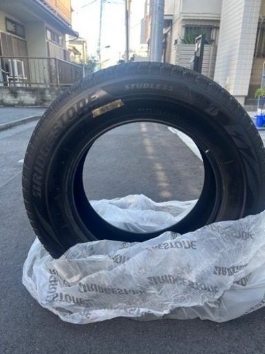 美品　スタッドレスタイヤ　スノータイヤ