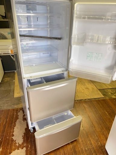 シャープ、左右どちらからも開ける「どっちもドア」採用の中型5ドア 