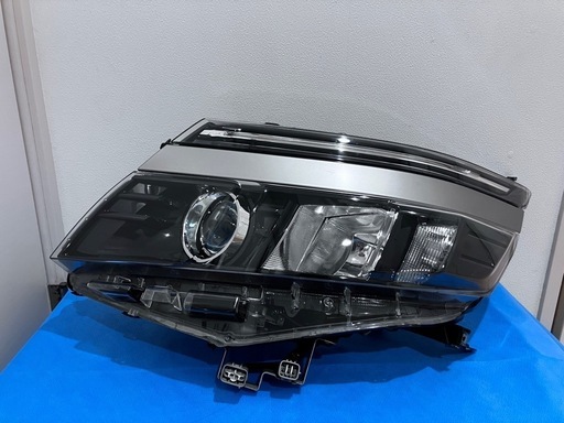 VOXY80前期ヘッドライト左 80 前期 ヴォクシー 左 LED ヘッド