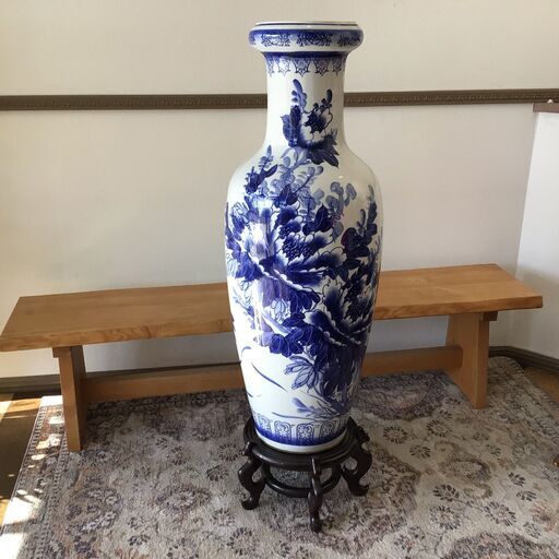 138【特大】約107cm 飾り壷 草花紋 染付 黒檀台座付き / 大壷 茶道具 花器 華道具 玄関 当時物