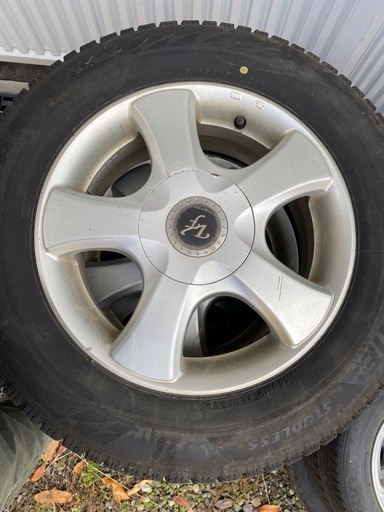 195/65r15ブリヂストンスタッドレスホイール付セレナ等 中古溝あり