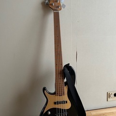 値下げしました。CORT5弦ベース