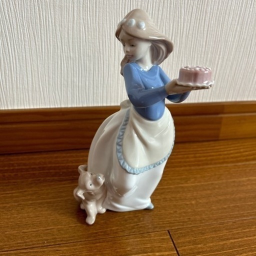リヤドロ 2点 ①少女とケーキ ②小さな花ばかり