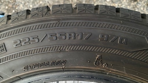 バリ溝スタッドレス4本 225 55 17 2023年。製バリ溝。ダンロップ 225/55R17