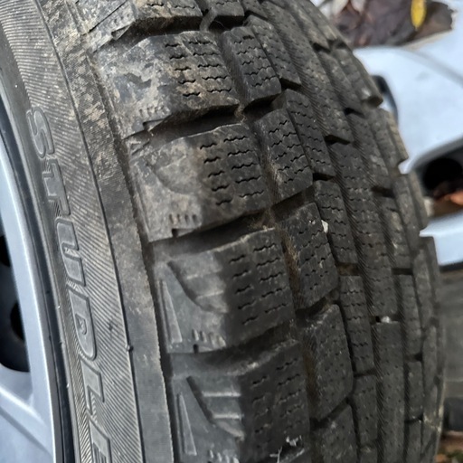 ヨコハマ　スタッドレスタイヤ　アルミホイール4本セット225/65R17 225/65R17YOKOHAMAスタッドレスタイヤとホイール4本セット