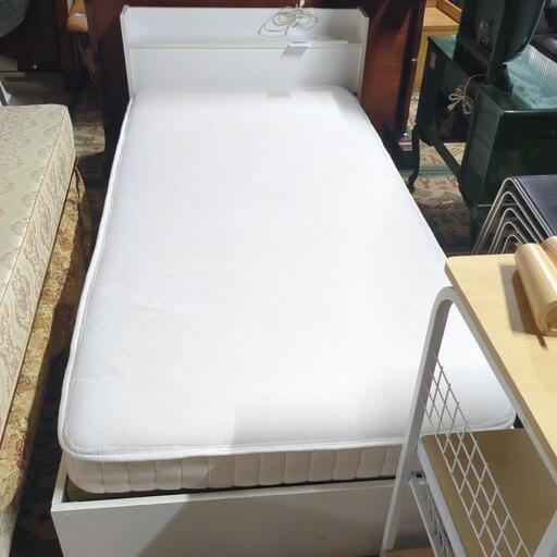収納付き　シングルベッド