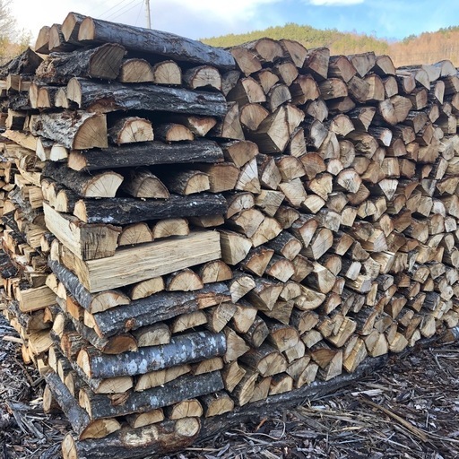 ナラ乾燥薪40cm中割り軽トラック一杯分(焚き付けサービス付き) (薪屋や  