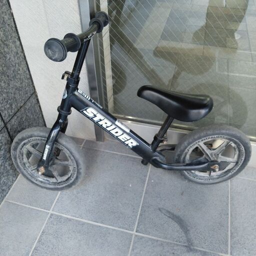 ストライダー幼児自転車　黒