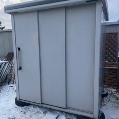 中古　物置　値下げしました！処分価格 古い物置の売りです。