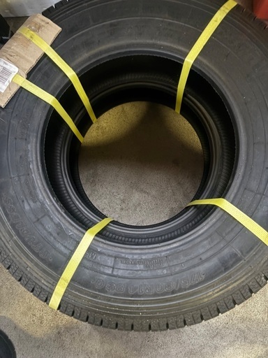 取り引き中 スタッドレスタイヤ 175 65R 15 使用は1シーズンのみ 21年