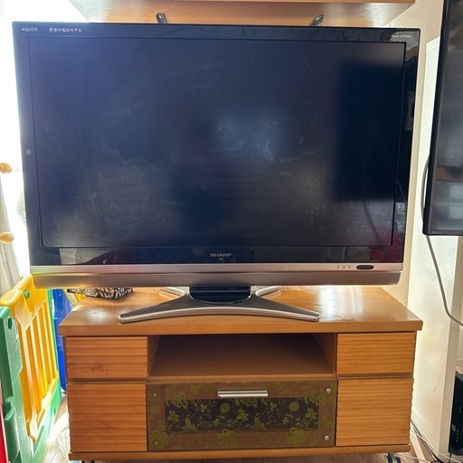 テレビ台　テレビ48型